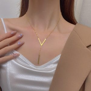 V Modeli Bar Dekolte Kolye